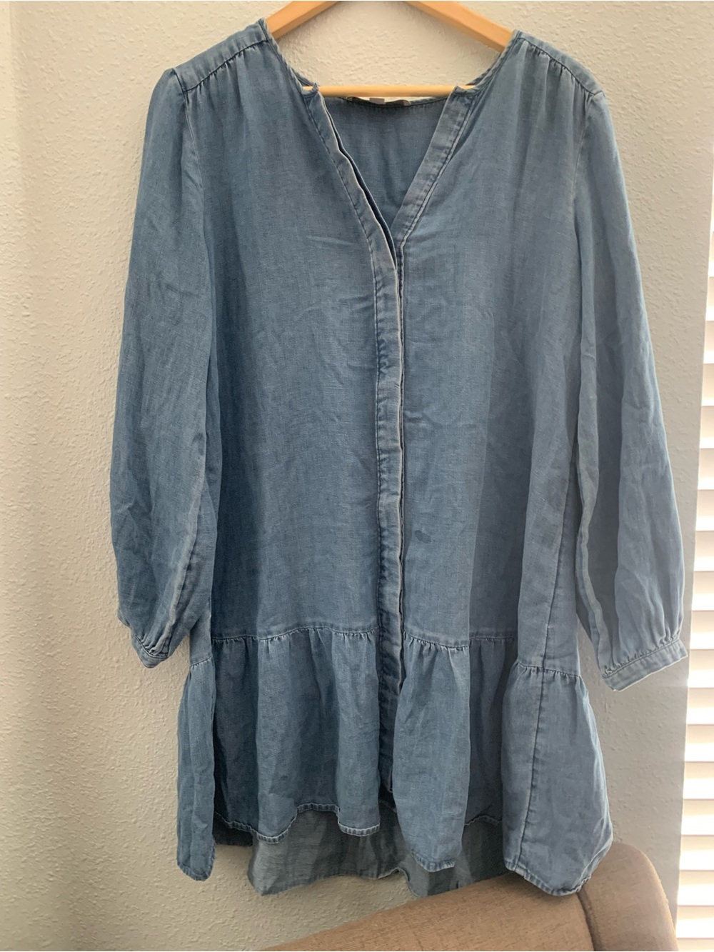 LOFT Dress Womens Medium Blue Chambray Linen Blend Flounce Ruffle Hem Split Neck - Picture 2 of 11